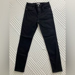 H&M skinny black jean size 6. Fits like a 4. Very comfortable as it stretches.
